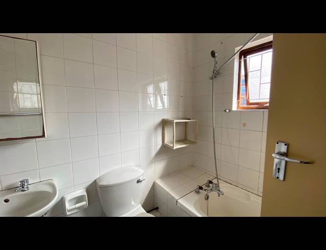 3 BEDROOM FLAT TO LET IN GLENWOOD